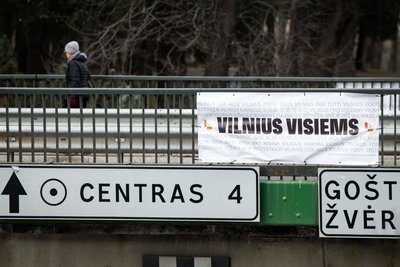 Plakatas su užrašu „Vilnius visiems“