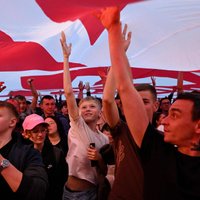 Prieš prezidento rinkimus Lenkijoje tūkstančiai nacionalistų protestavo prieš imigraciją