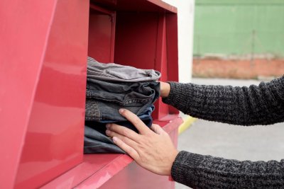 Turi būti įrengtas ne mažiau kaip vienas tekstilės atliekų konteineris 1000 gyventojų miestų seniūnijose, miesteliuose ir kaimuose