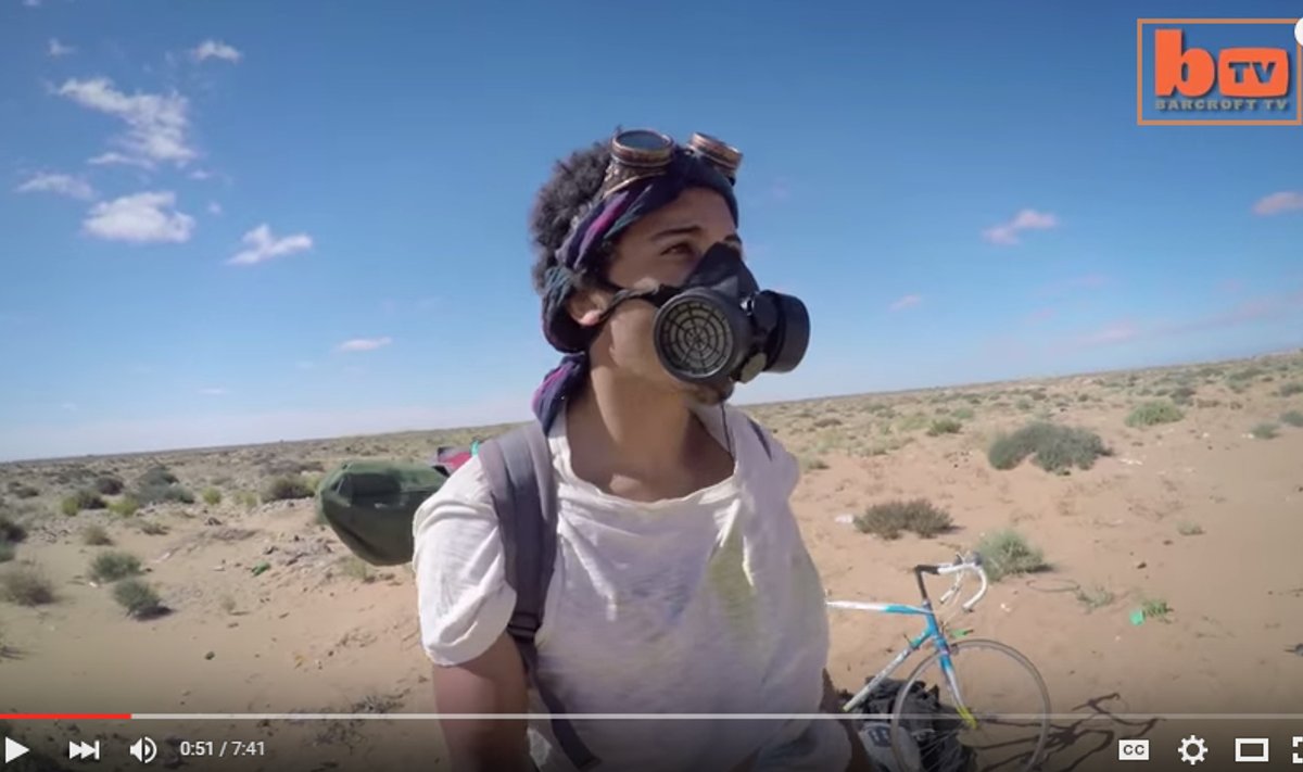 Dviračiu per Sacharą: britas gynėsi nuo gyvačių ir gėrė savo šlapimą ...