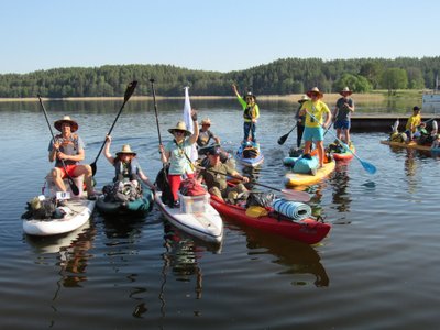 Iš Palūšės išlydėta grupė, irklentėmis ir baidarėmis plauksianti iki Nidos (Jono Baltakio nuotr.)