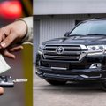 „Toyotą“ už 30 tūkst. eurų tadžikui parduoti ketinusiai vilnietei įtarimą sukėlė neįprastai gauti rankpinigiai – ar taip daryti legalu?