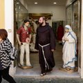 Italijoje piligrimai plūsta prie pirmojo šio tūkstantmečio šventojo kapo