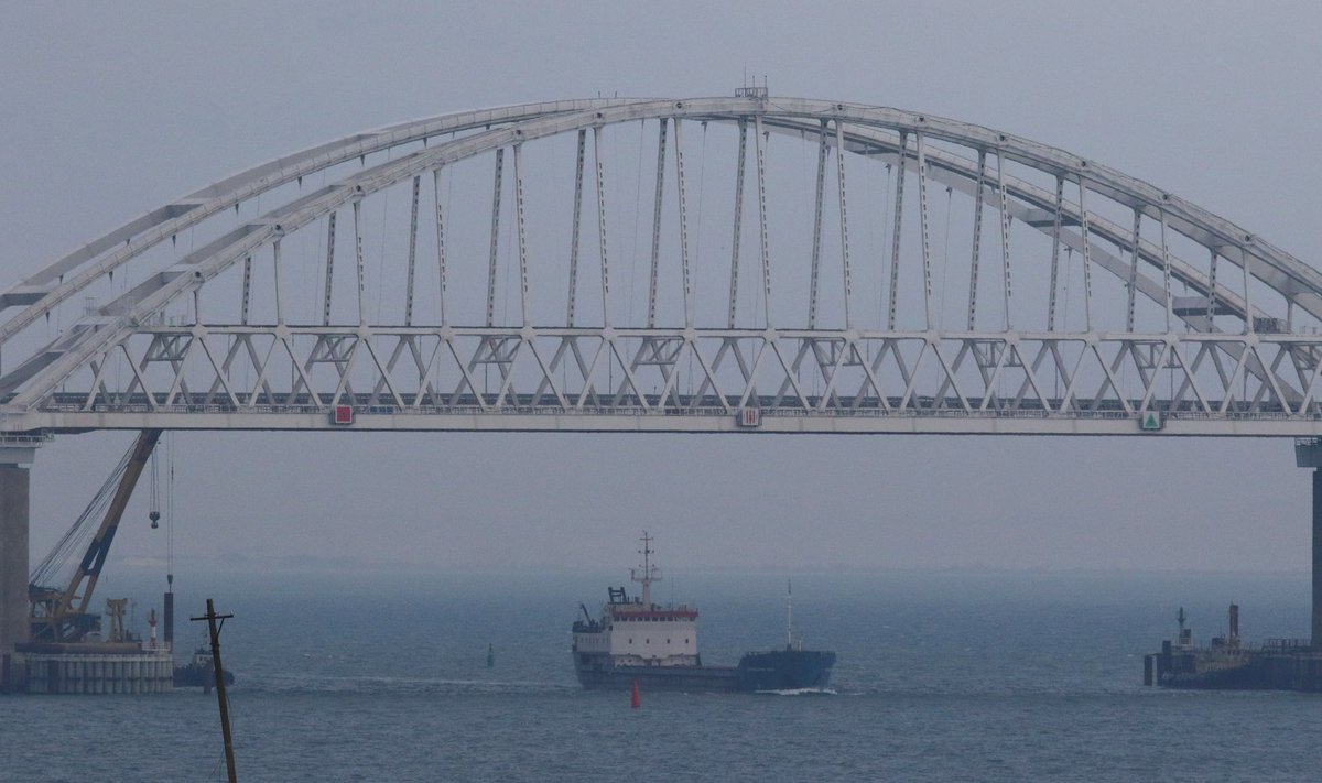 Kerčės sąsiauryje esantis Turkijos laivas siunčia nelaimės signalą