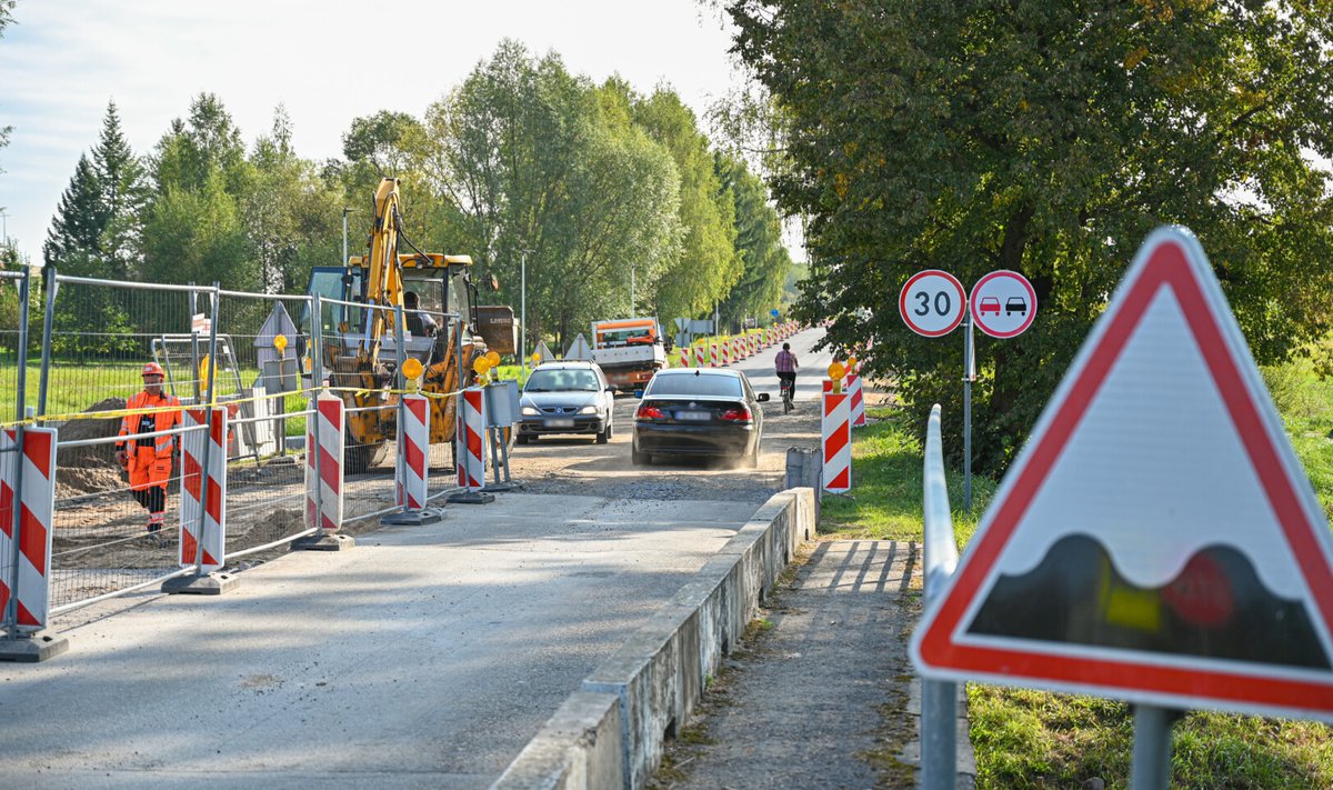 Šiuo metu intensyviai tvarkomas Ramygalos–Vadoklių kelias