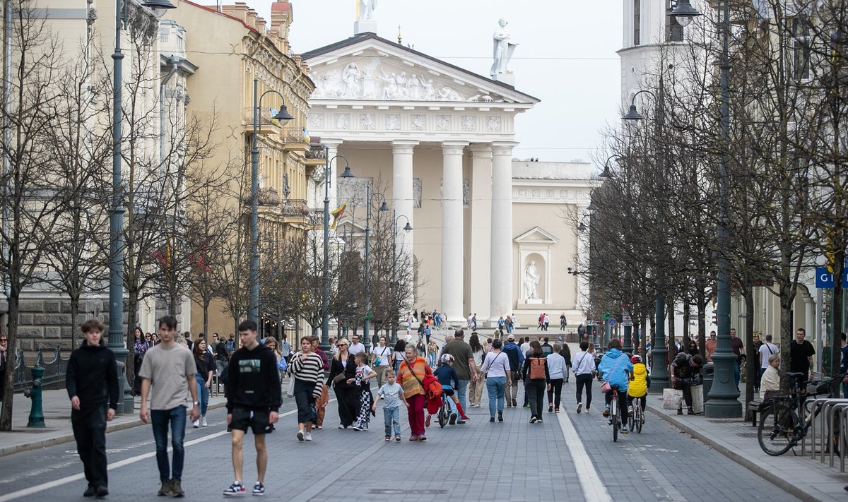 Vilniečiai mėgaujasi šiluma