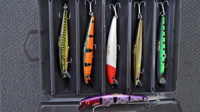 Strike Pro 9 cm universalūs minnow tipo vobleriai. Apačioje - žinomo spiningautojo G.Nauckūno kurtas spalvinimas, ypač sėkmingas žvejojant Neryje