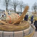 Belaukiant Velykų Kėdainiuose fontanas virto magiško paukščio lizdu