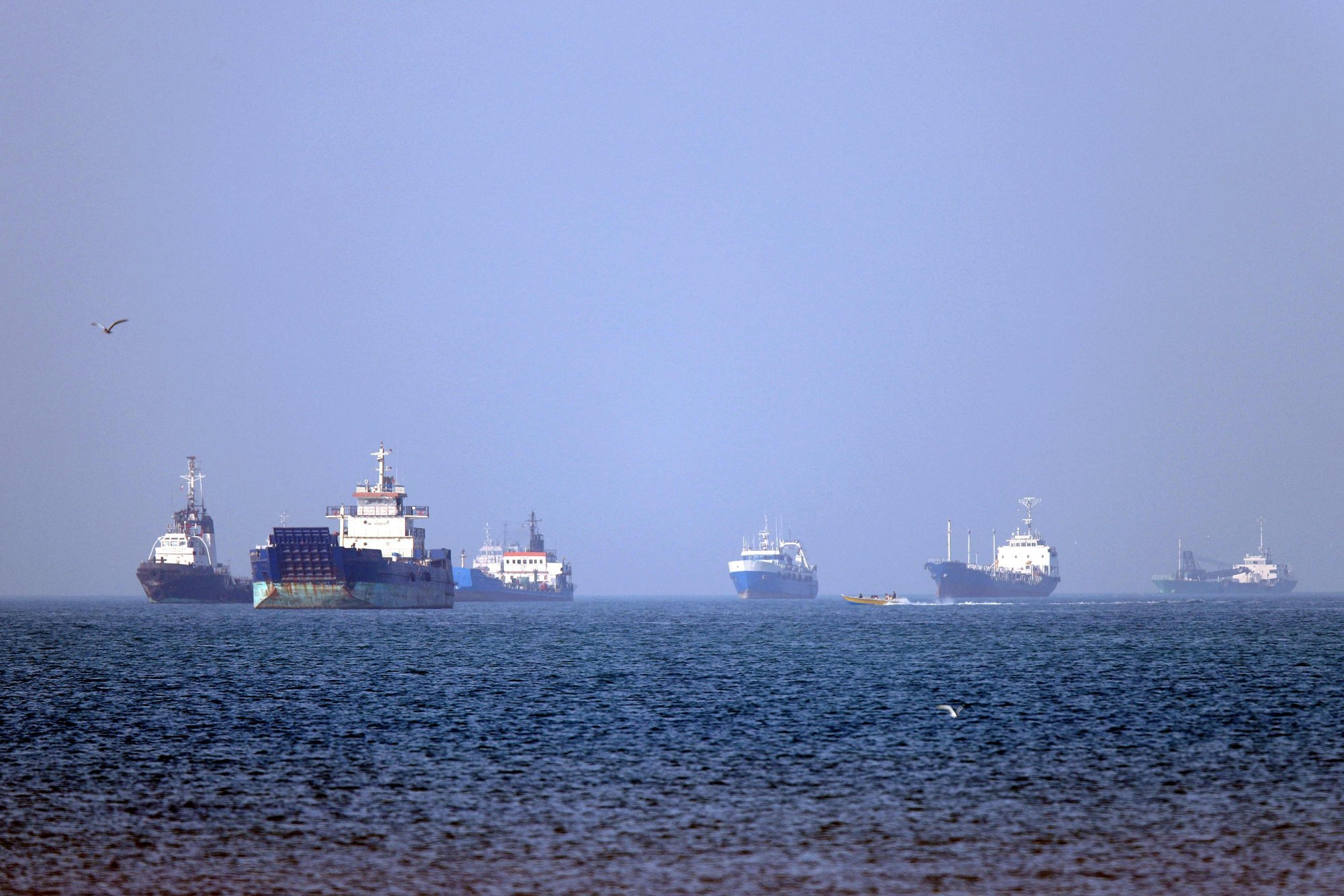 UAE Tankers Reportedly Evading Strait of Hormuz Blockade by Disabling Tracking Systems