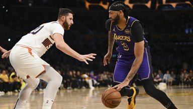 22 taškų deficitą panaikinusi „Lakers“ tęsia tobulą sezono pradžią