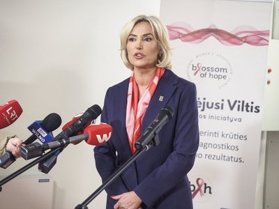 Akcija „Rožinė dovana moterims“