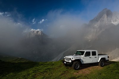 "Jeep Gladiator"