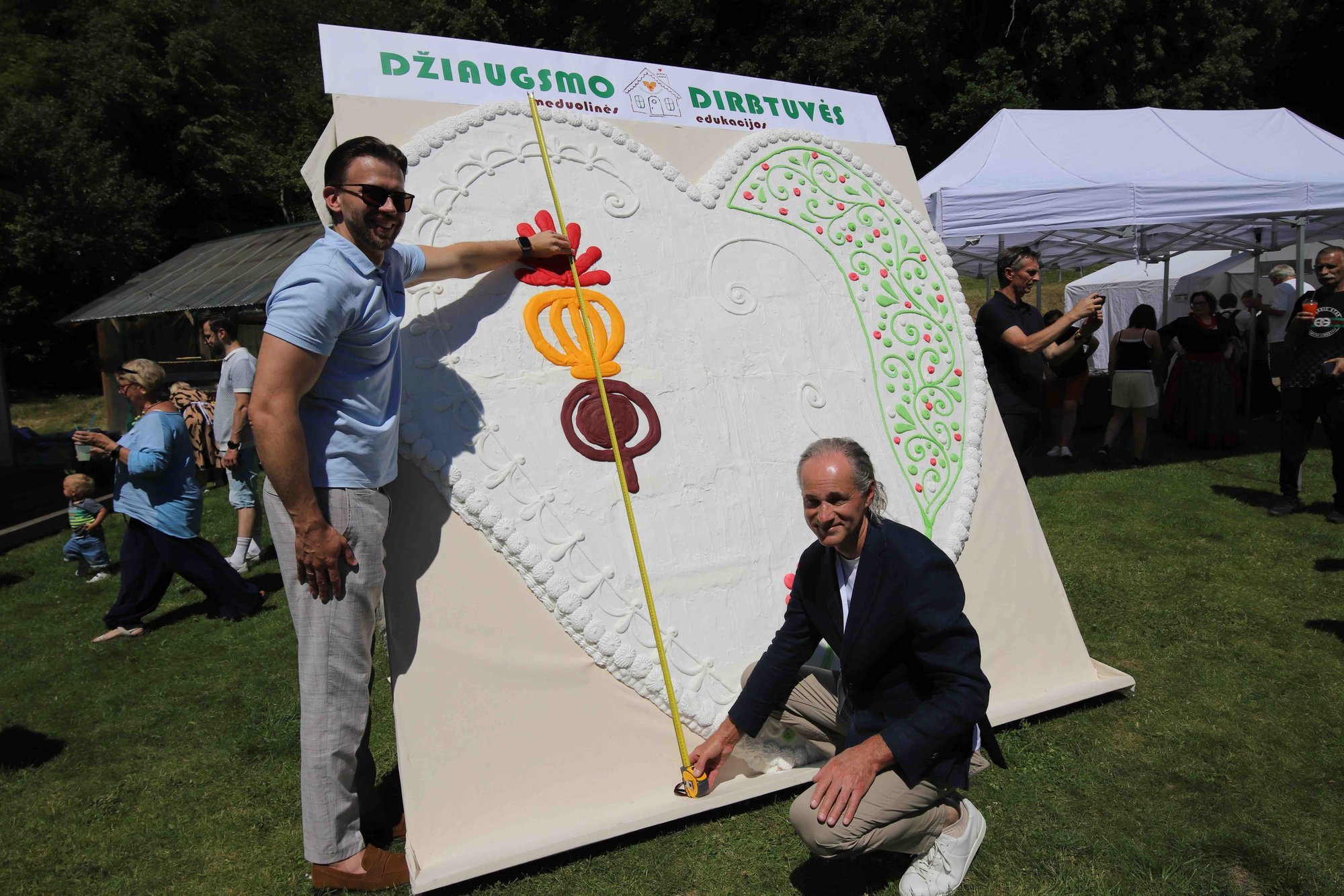 Lithuanian record set: Largest gingerbread cookie baked