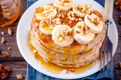 Avižinės košės blyneliai su bananais