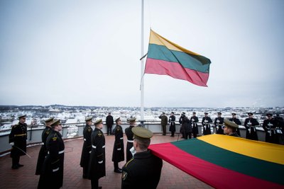 Vėliavos pakėlimo ceremonija ant Gedimino bokšto