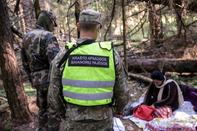 Ignalinos rajono miškuose sutikta migrantų šeima