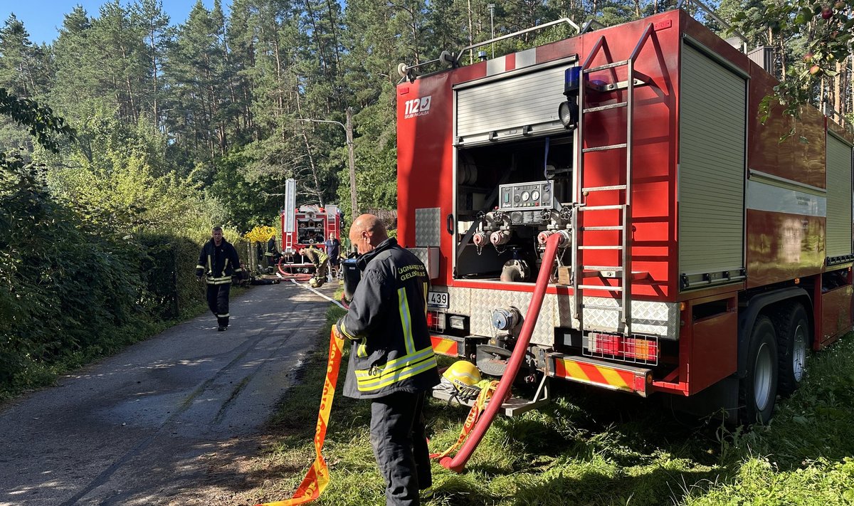 Pranešama apie gaisrą Vilniuje: soduose dega namas, žuvo du žmonės