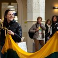„Didžiuojamės tuo, ką nuveikėme“: į Lietuvą grįžo auksu Taline suspindusi ledo ritulio rinktinė