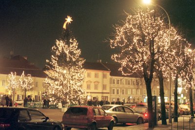 Vilniaus Kalėdų eglė Rotušės aikštėje (1999 m. gruodžio 16 d.)