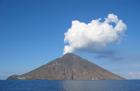 Strombolio ugnikalnis, Italija