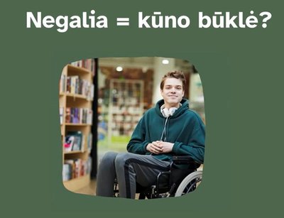 Žmogus su negalia bibliotekoje