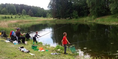 Žūklės varžybų akimirkos (Marijampolės jaunųjų meškeriotojų būrelis)