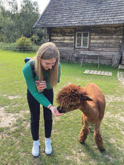 Mergina – gamtos ir ūkio mylėtoja.