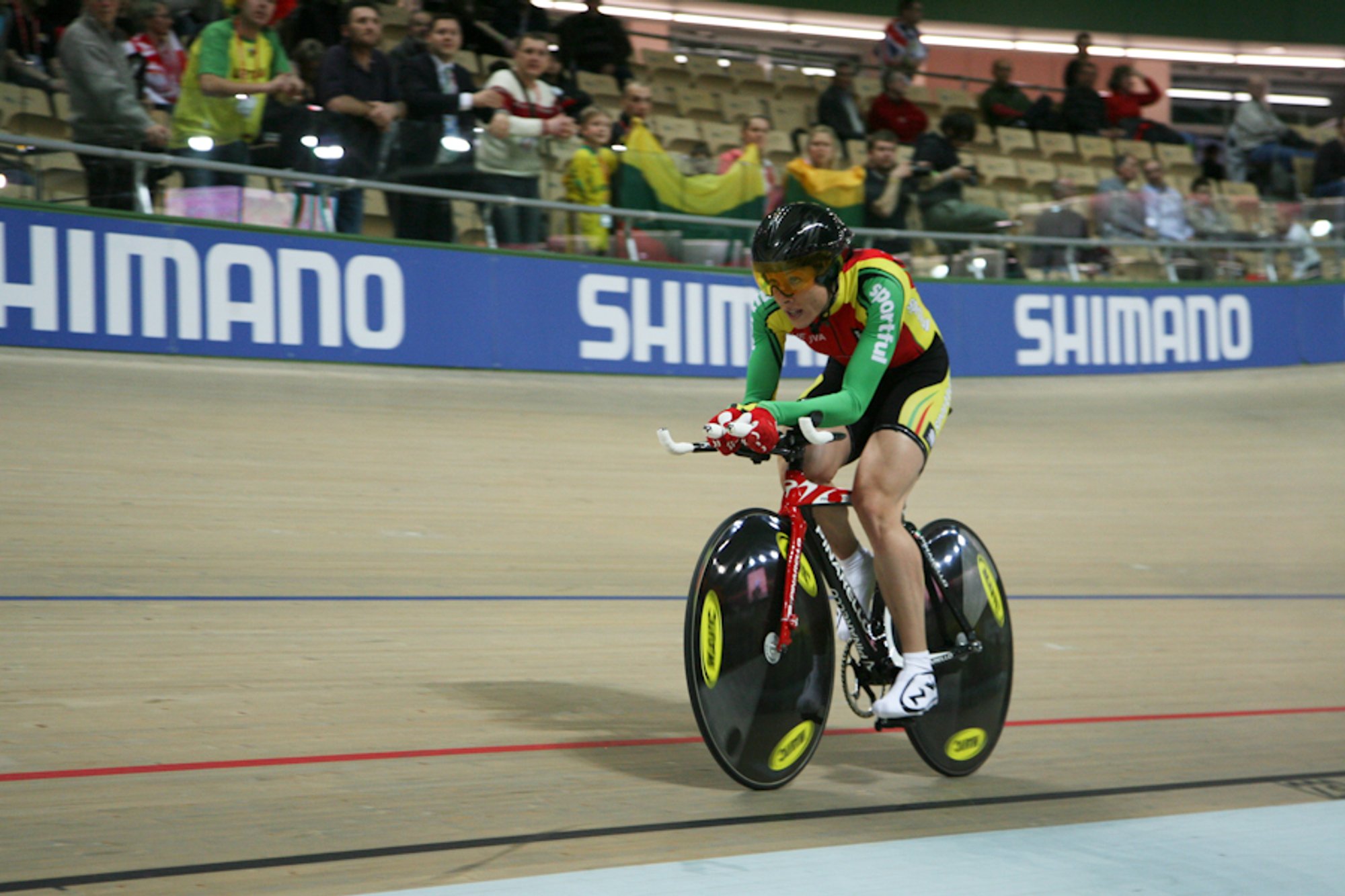 Lietuvos moterų komanda sėkmingai pradėjo dviračių treko Europos ...