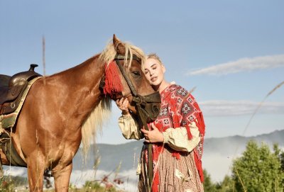 Iki karo Olgos hobis buvo žirgai – nuo vaikystės ji jodinėjo, tačiau prasidėjus atakoms, daug gyvūnų žuvo arba buvo išgabenti į saugesnes teritorijas