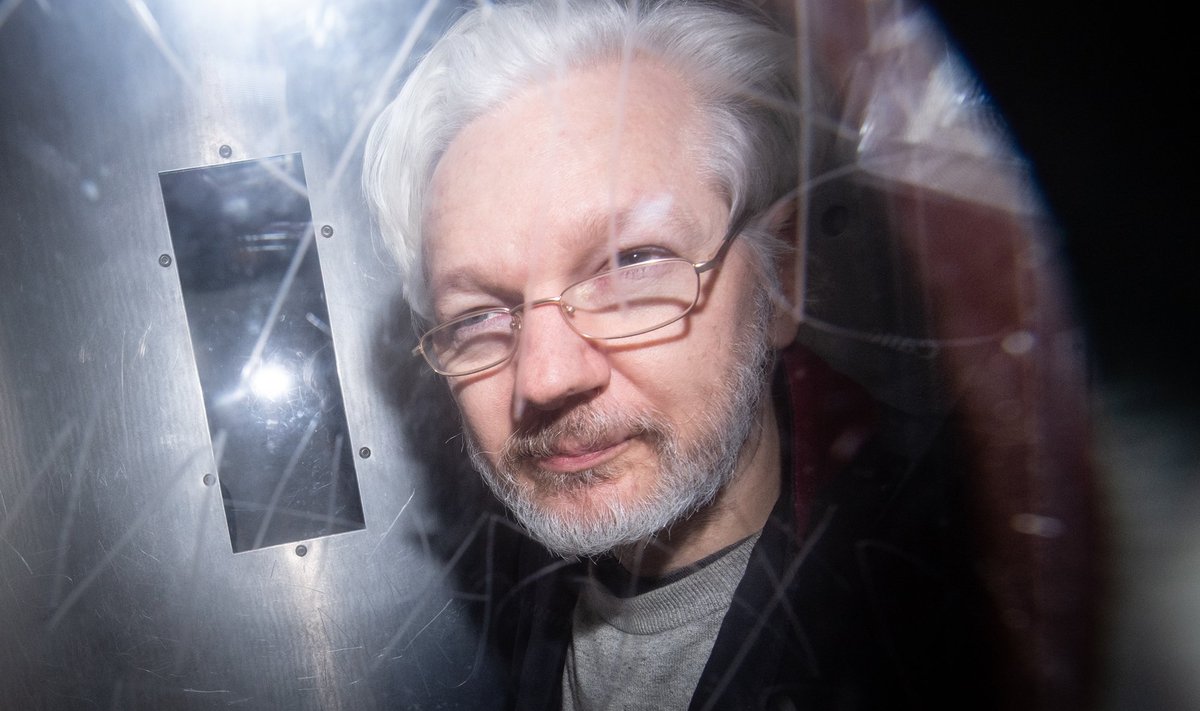  Julianas Assange'as