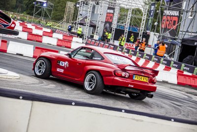 Mantas Šliogeris su "Mazda MX-5" Varšuvoje "Gymkhana Grid" varžybose nugalėjo pasaulines autosporto žvaigždes