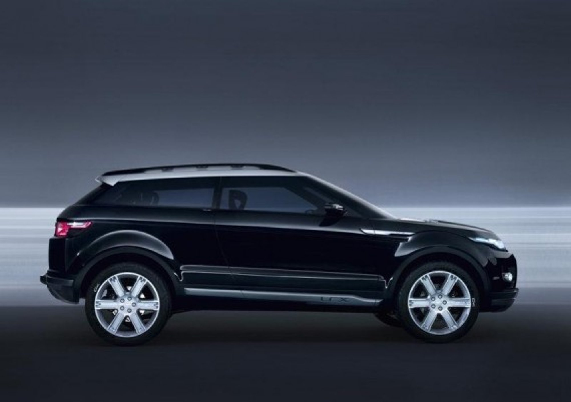 Gamybai paruoštas „Range Rover LRX“ debiutuos Paryžiuje - Delfi auto