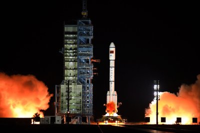 Kinijoje į erdves iškelta antroji kosminė stotis Tiangong 2