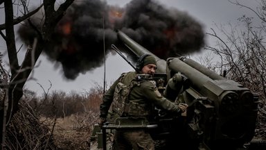 Karo ekspertai paaiškino, kuo pavojingos rusų pradėtos naudoti bombos