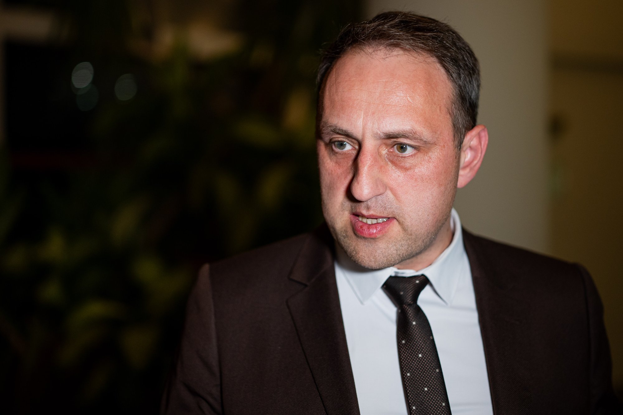 Onlookers surprised by Nerijus Cesiulis's appearance with his wife