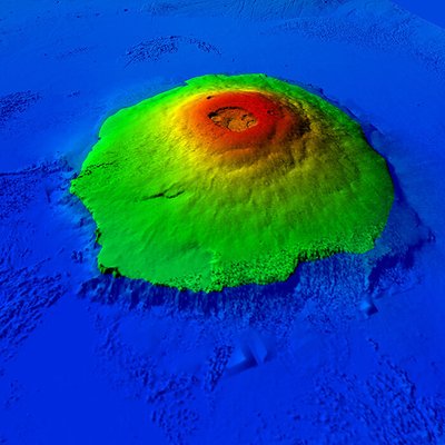 Olimpo kalno topografinis marsalapis. Mėlynai pažymėta stačių šlaitų sritis, manoma, buvo po vandeniu. Šaltinis: A.Hildenbrand/Geops/CNRS (sukurta naudojant MOLA viešai prieinamus duomenis)