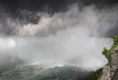 Akrobatas perėjo virš Niagaros ištemptu lynu