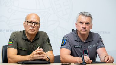 Tiesiogiai – iš VRM: spaudos konferencija dėl į Lietuvos oro erdvę įskridusio bepiločio orlaivio