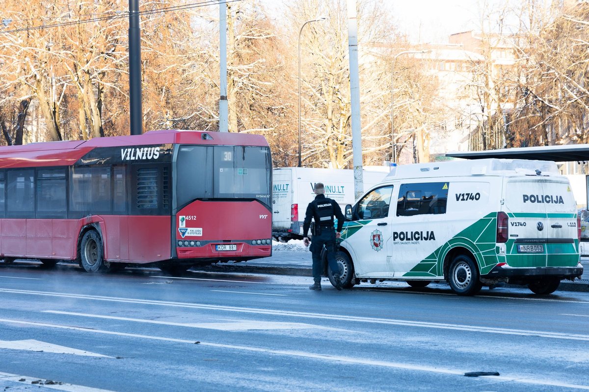 Nelaim Vilniuje Prie Vairo Sukniubo Autobuso Vairuotojas Delfi nelaim-vilniuje-prie-vairo-sukniubo-autobuso-vairuotojas-delfi