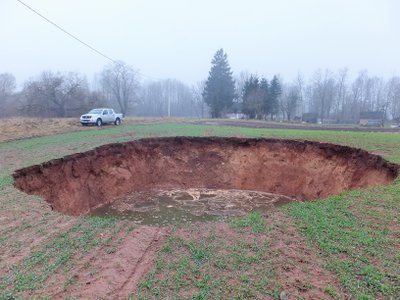 Didžiausia 2016 metų smegduobė atsivėrė Šlepščių k. Biržų r. 