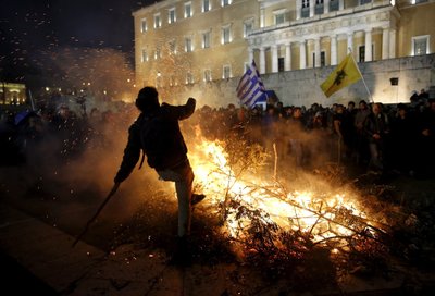 Protestuojantys graikų ūkininkai Atėnuose susirėmė su policija