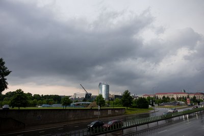 PASIRUOŠKITE! Artėja dar viena audra: štai kam smogs labiausiai 2 Audros debesys virš Vilniaus