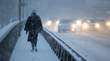 Naujas ciklonas atneš permainų: sinoptikai skelbia, kada kils pūga