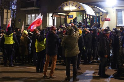 Lenkijoje protestuotojai susirinko palaikyti sulaikytų politikų