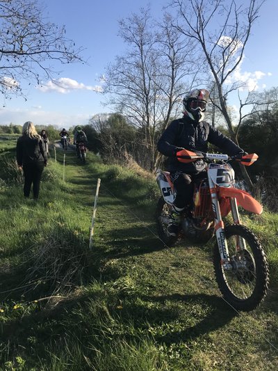 Krekenavos regioninio parko lankytojai apstulbo išvydę pažintiniais takais lekiančius sportinius motociklus. 