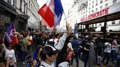 Tūkstančiai prancūzų protestavo prieš Barnier paskyrimą premjeru