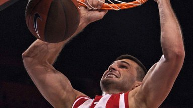 Milijonų dalybos Europoje nestebina, o nuvilia: priminė, kokius pinigus uždirbo Šaras ir Kleiza