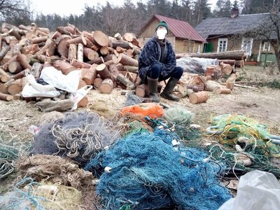 Rėvos kaimo gyventojo sodyboje rastas 21 tinklinis žūklės įrankis