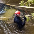 Naktiniai žvejų nuotykiai Neryje – iš pradžių gaudė žuvis, o veliau ir savo automobilį