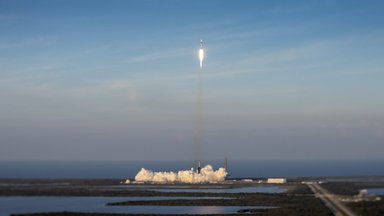 „SpaceX“ kapsulė pasiekė Tarptautinę kosminę stotį su įstrigusiais astronautais